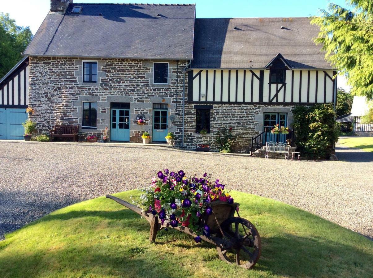 Maison Mai Or La Petite Maison Mai Or La Petite Grange Or All Three La Chapelle-Urée Buitenkant foto